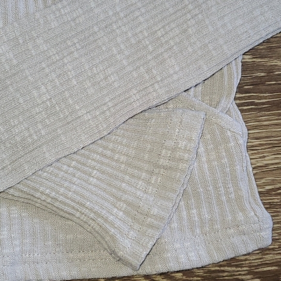 Forever 21 Long Sleeve Gray Top - Picture 5 of 7